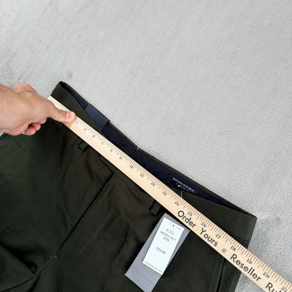 Banana Republic Standard Fit Chino Pants in Green Men 35x36 (Fits 36x35) NWT
